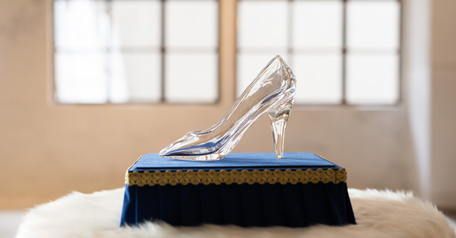 結婚指輪ガラスの靴シンデレラ履ける